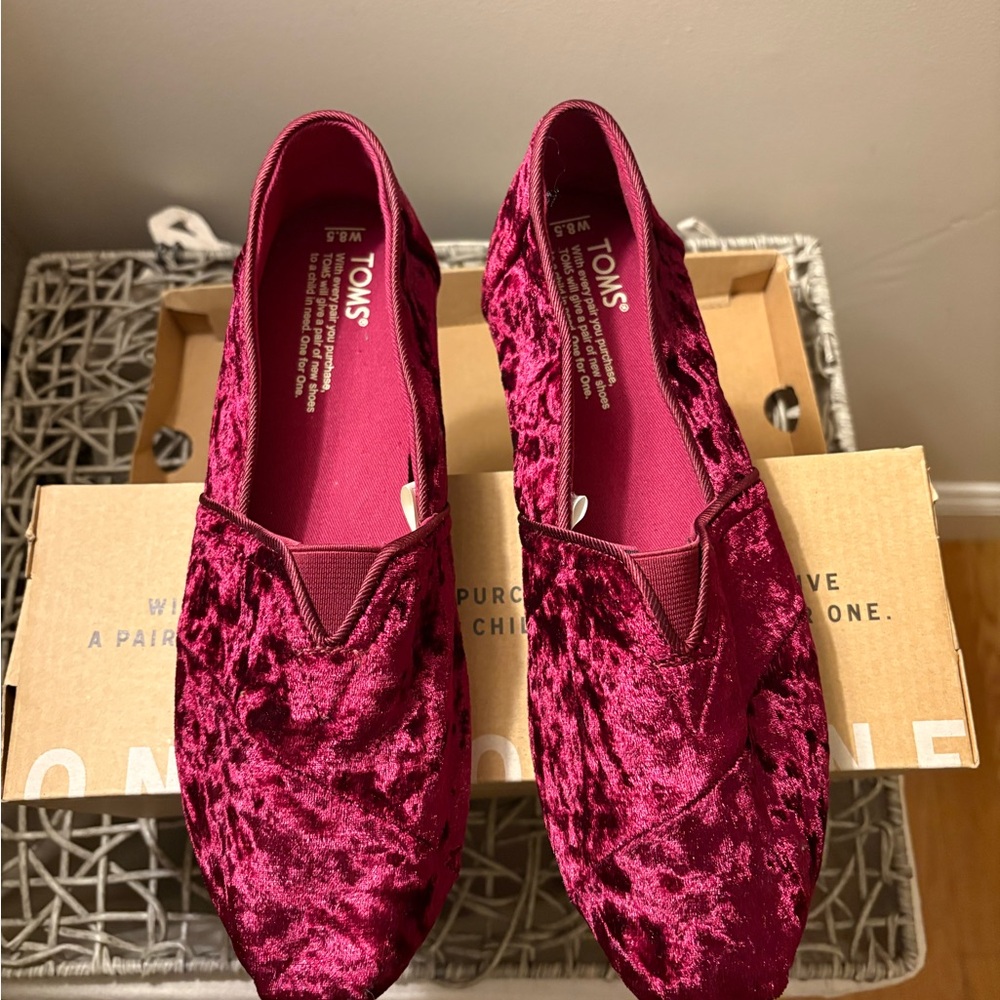 TOMS Women's Rich Velvet Loafers - Black cherry velvet (red)